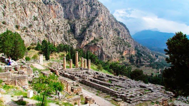 Templo-apolo-Delfos
